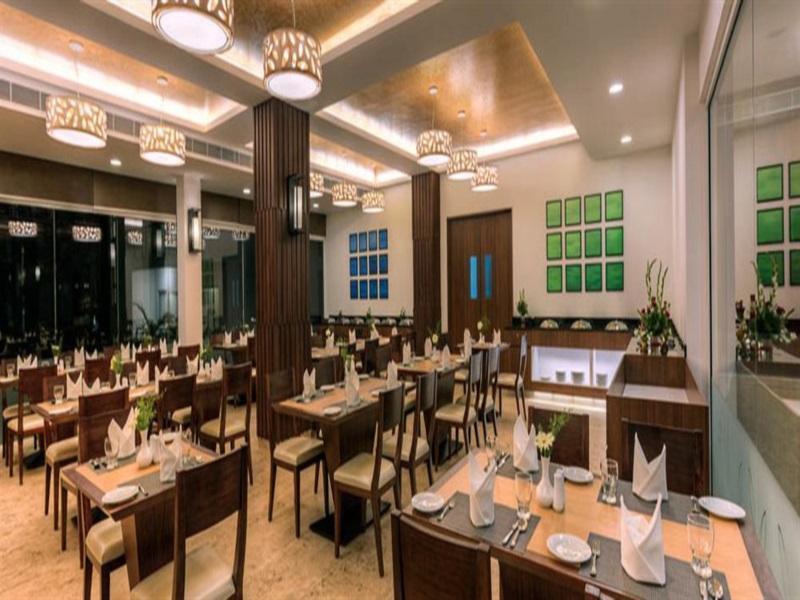 مهاباليبورام Confluence Banquets And Resort المظهر الخارجي الصورة